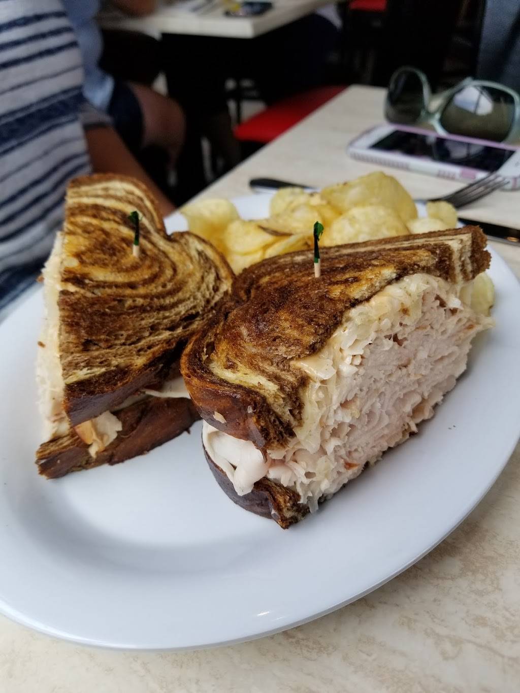 Rosenfelds Jewish Deli | restaurant | 18949 Coastal Hwy, Rehoboth Beach, DE 19971, USA | 3026451700 OR +1 302-645-1700