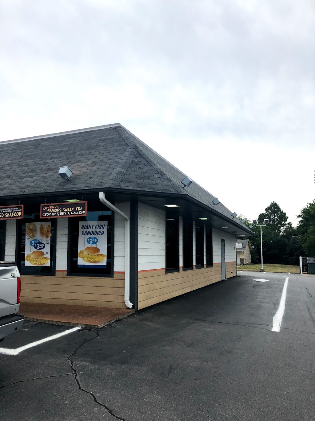 Captain Ds | restaurant | 1602 E Race Ave, Searcy, AR 72143, USA | 5012687708 OR +1 501-268-7708