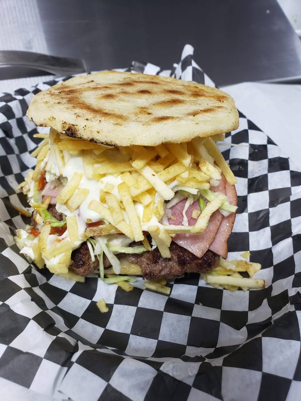 Arepa Burger Venezuelan Cuisine | restaurant | 3845 SW Archer Rd, Gainesville, FL 32608, USA | 3059867191 OR +1 305-986-7191