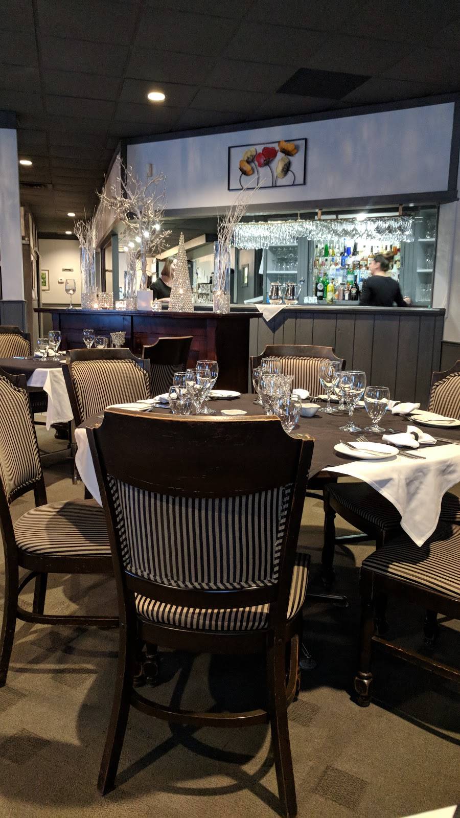 Olives Casual Cuisine | restaurant | 1591 London Line, Sarnia, ON N7T 7H2, Canada | 5195411333 OR +1 519-541-1333