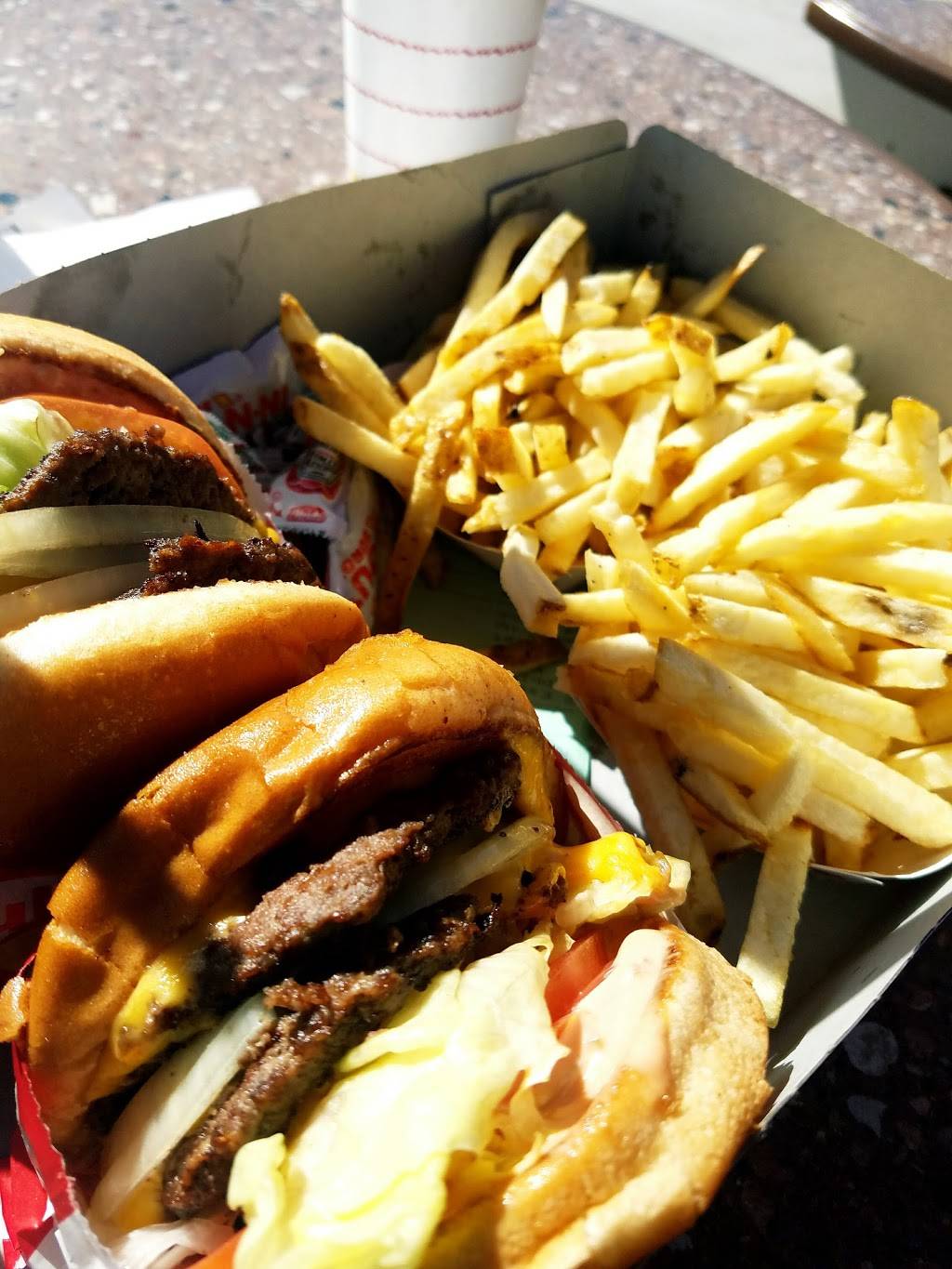 In-N-Out Burger | restaurant | 13651 Roscoe Blvd, Panorama City, CA 91402, USA | 8007861000 OR +1 800-786-1000