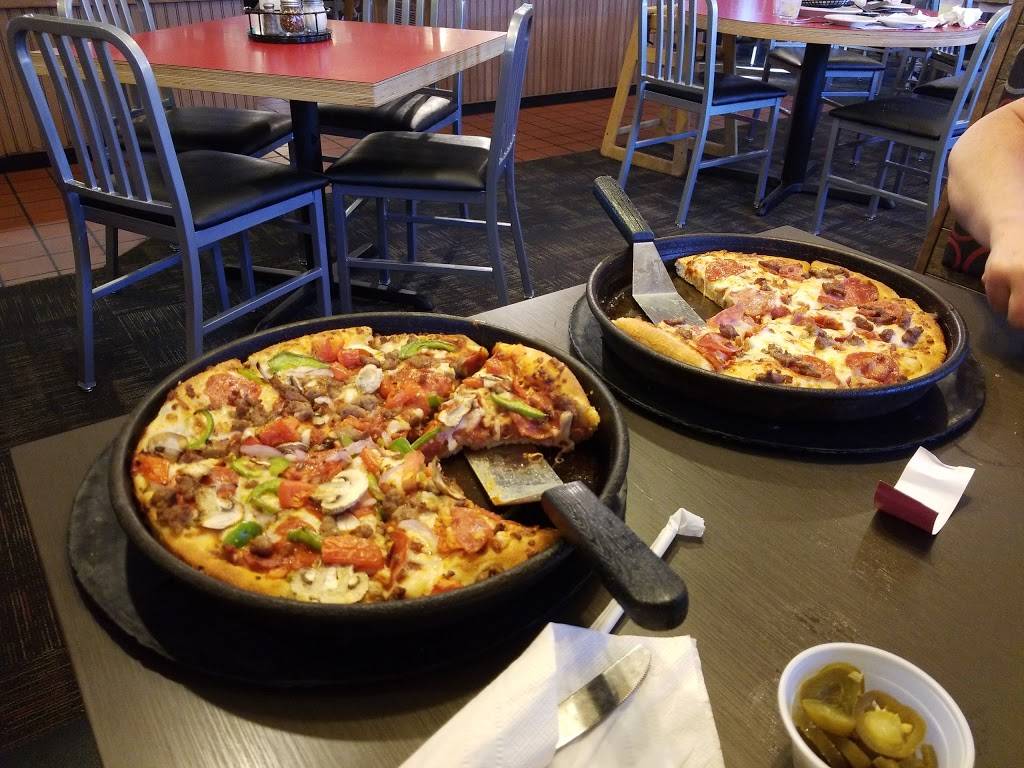 Pizza Hut | meal takeaway | 508 W Carleton Rd, Hillsdale, MI 49242, USA | 5174374000 OR +1 517-437-4000