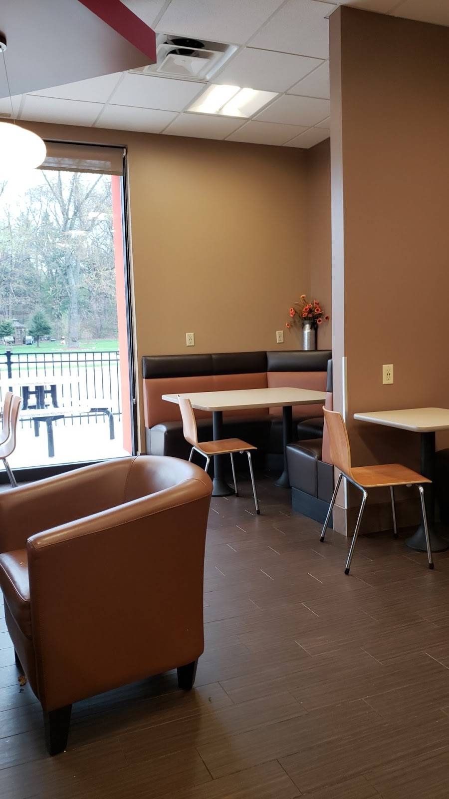 Dunkin | bakery | 5264 Fulton Dr NW, Canton, OH 44718, USA | 4195608770 OR +1 419-560-8770