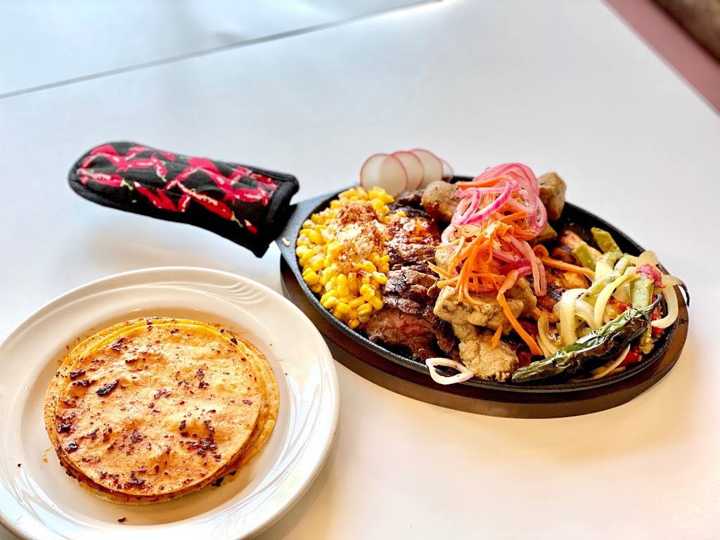 Salsa Restaurant & Bar | restaurant | 2270 Vindale Rd, Tavares, FL 32778, USA | 3526092666 OR +1 352-609-2666