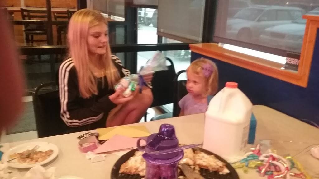 Mamas Pizza | restaurant | 15615 Pacific St #2187, Omaha, NE 68118, USA | 4029335090 OR +1 402-933-5090