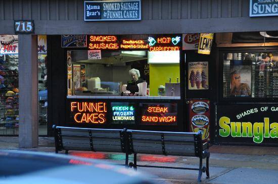 Smoky Bears Kitchen | restaurant | 715 Parkway #7, Gatlinburg, TN 37738, USA | 8655485959 OR +1 865-548-5959