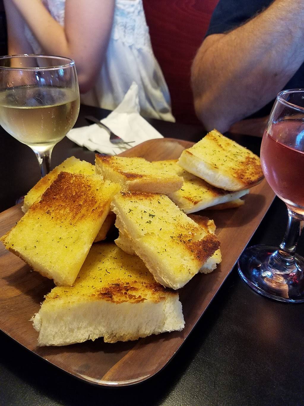 Italian House | restaurant | 1603 E Racine St, Janesville, WI 53545, USA | 6087542226 OR +1 608-754-2226