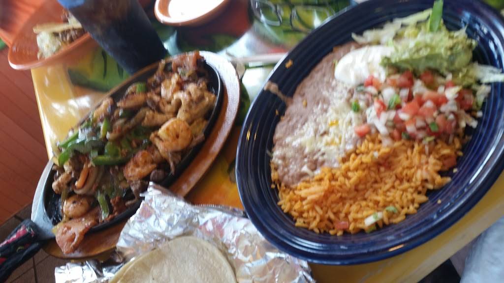 El Tequila | restaurant | 712 Superior St, Antigo, WI 54409, USA | 7156274749 OR +1 715-627-4749