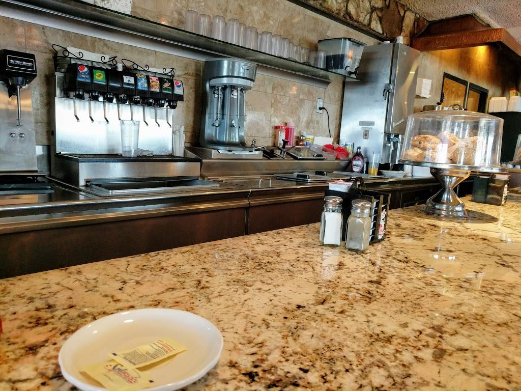 Bridgeport Flyer Diner | restaurant | 249 Bridgeport Ave, Milford, CT 06460, USA | 2038785121 OR +1 203-878-5121