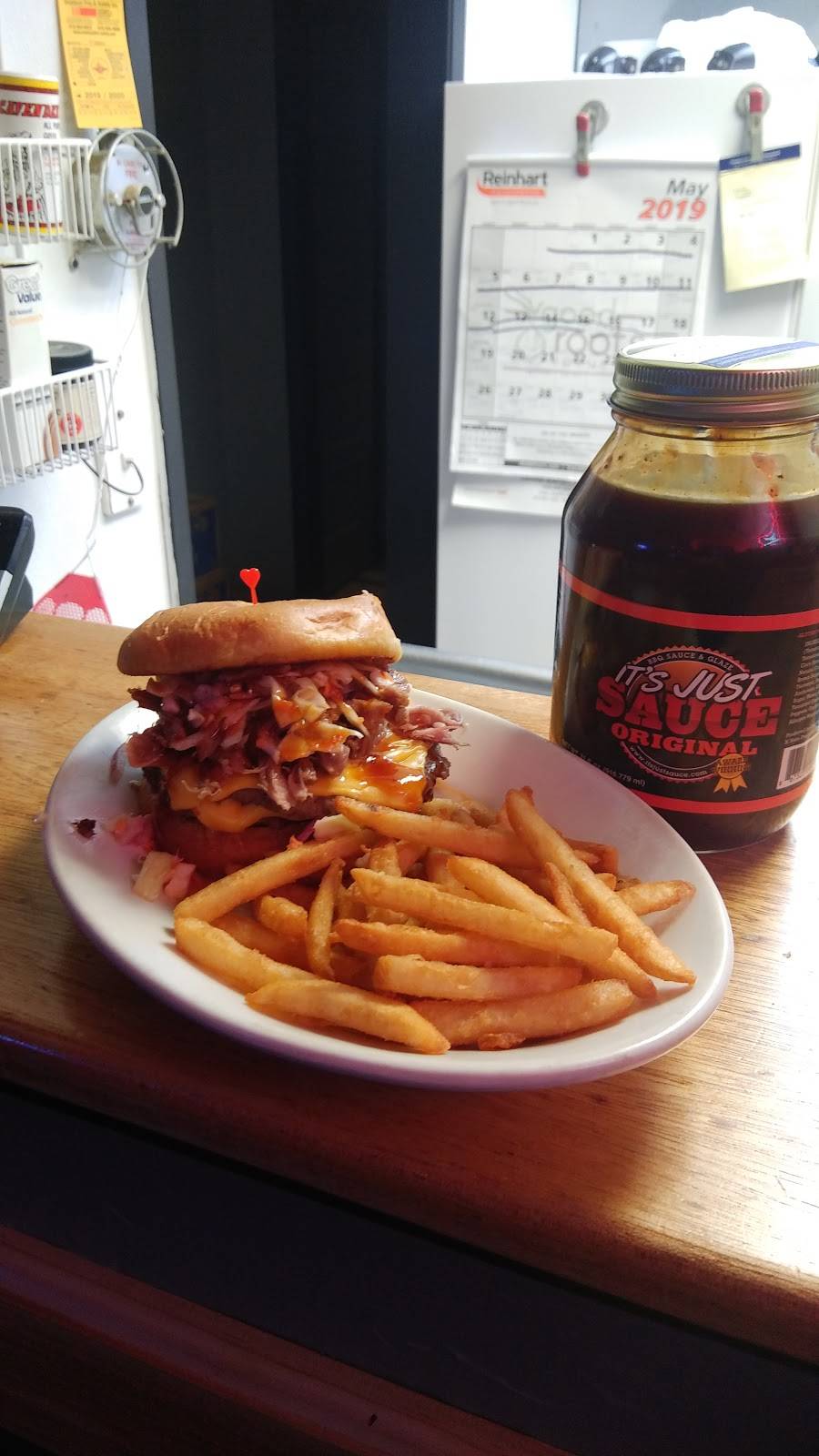 Foxys Chill and Grill | restaurant | 347 E Main St, Central City, IA 52214, USA | 3194383333 OR +1 319-438-3333