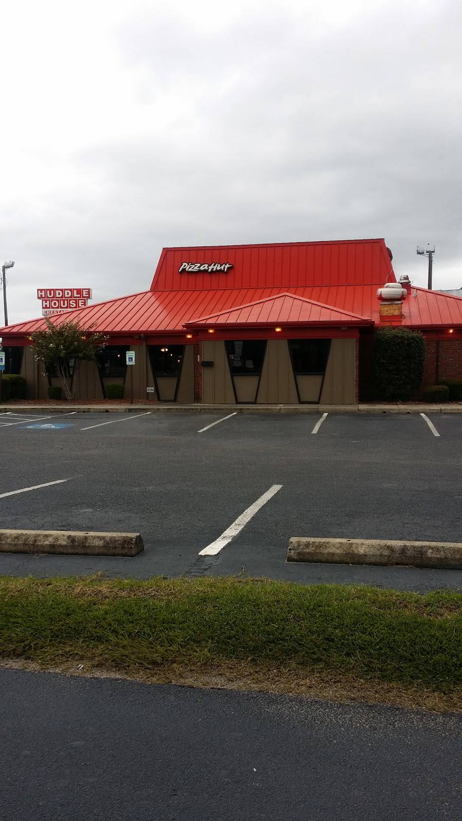 Pizza Hut | restaurant | 418 W McIntyre St, Mullins, SC 29574, USA | 8434646420 OR +1 843-464-6420