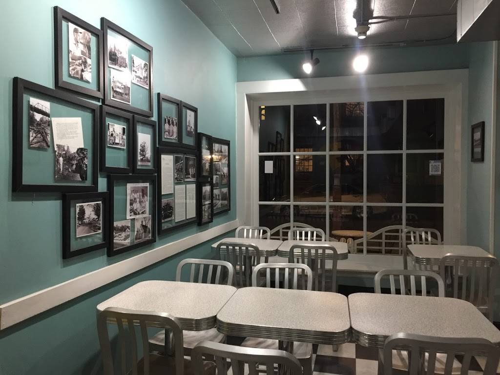 Retros Good Eats | restaurant | 435 Prince George St, Williamsburg, VA 23185, USA | 7572538816 OR +1 757-253-8816