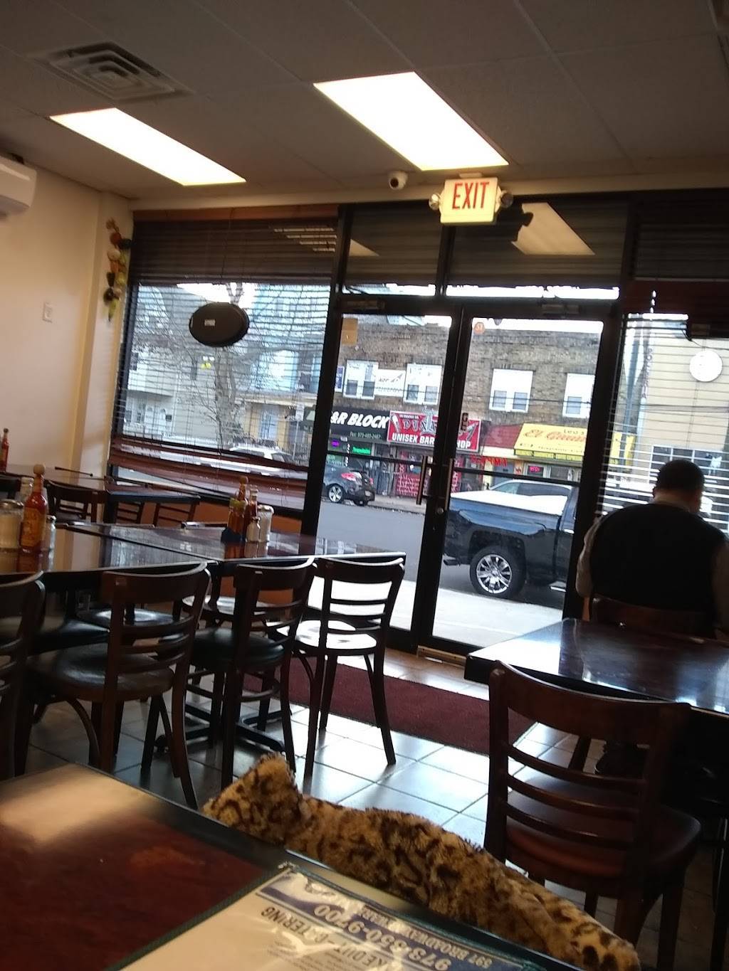 Adriana Restaurant | restaurant | 597 Broadway, Newark, NJ 07104, USA | 9733509700 OR +1 973-350-9700