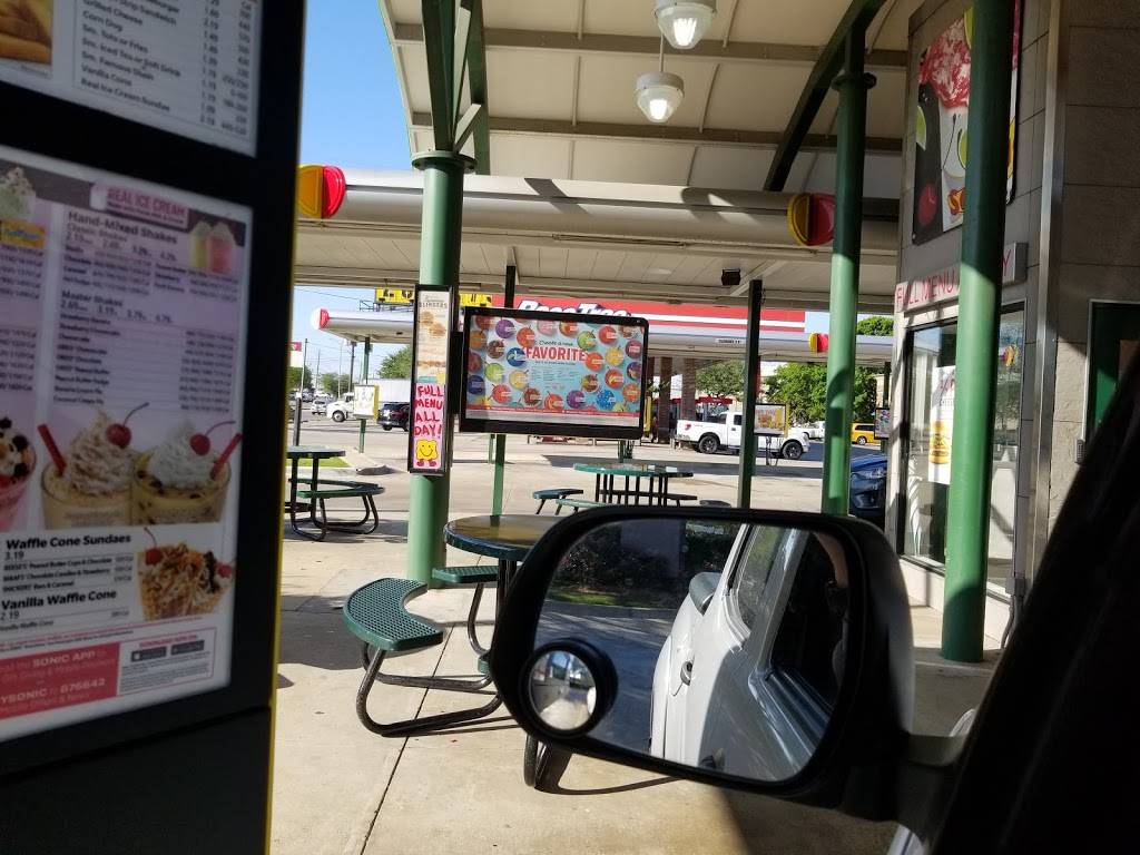 Sonic Drive-In | restaurant | 7071 Greenville Ave, Dallas, TX 75231, USA | 2147394677 OR +1 214-739-4677