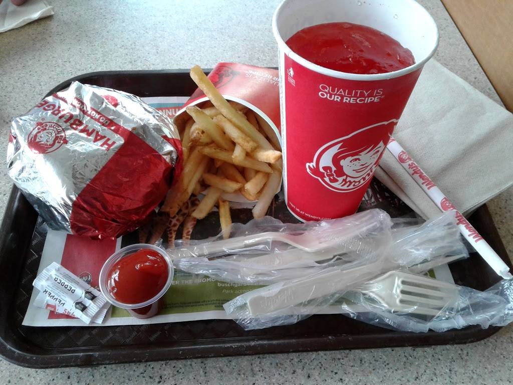 Wendys | restaurant | 9301 Daniels Pkwy, Fort Myers, FL 33912, USA | 2395612220 OR +1 239-561-2220