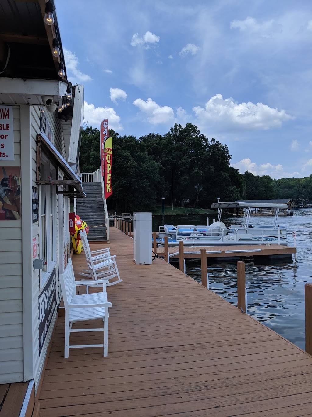 The Boat House on Lake Tillery | restaurant | 712 Berry Hill Dr, Norwood, NC 28128, USA | 7044740312 OR +1 704-474-0312