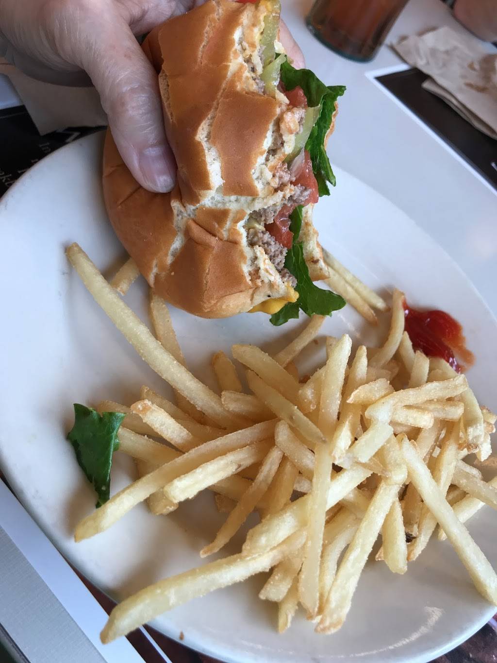 Steak n Shake | restaurant | 2011 Eatonton Rd, Madison, GA 30650, USA | 7064385462 OR +1 706-438-5462