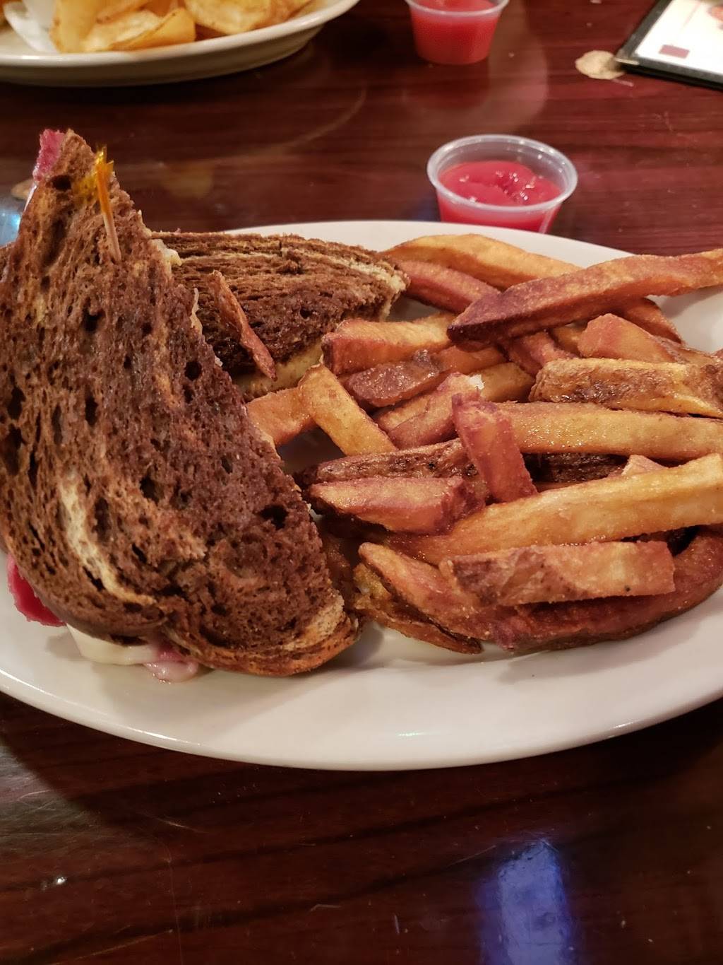 McHale’s Irish Pub | restaurant | 122 E Main St, Rock Hill, SC 29730, USA | 8033298580 OR +1 803-329-8580