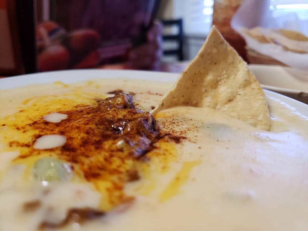 Mi Familia Mexican Restaurant | restaurant | 1917 TX-16, Graham, TX 76450, USA | 9405210553 OR +1 940-521-0553