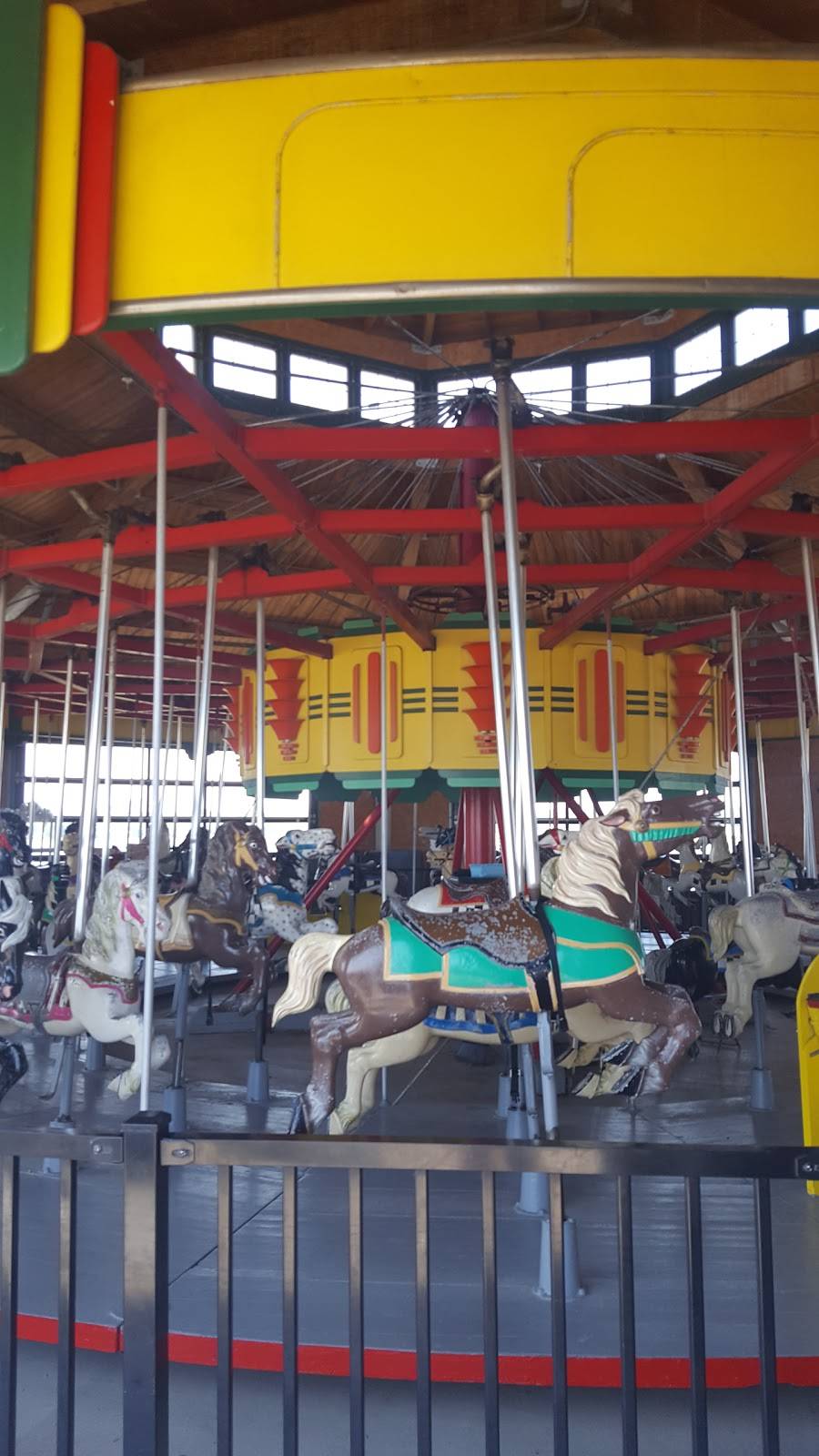 Eastons Beach Snack Bar | meal takeaway | 175 Memorial Blvd, Newport, RI 02840, USA | 4018551910 OR +1 401-855-1910