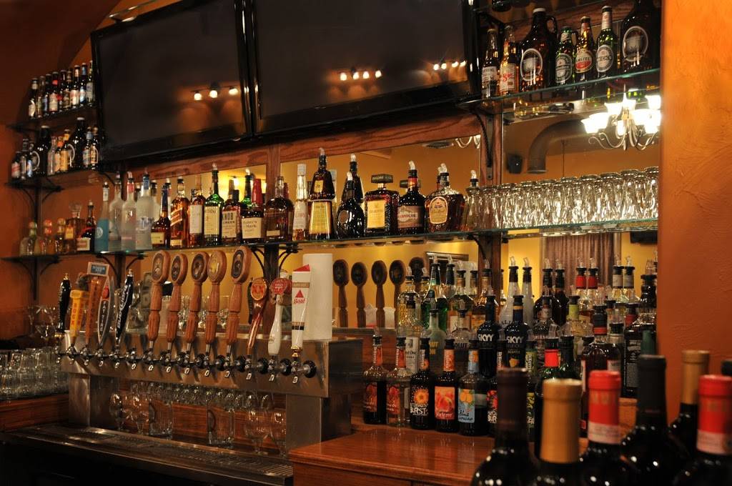 LiL Charlies Restaurant & Brewery | restaurant | 504 East E Pearl St, Batesville, IN 47006, USA | 8129346392 OR +1 812-934-6392