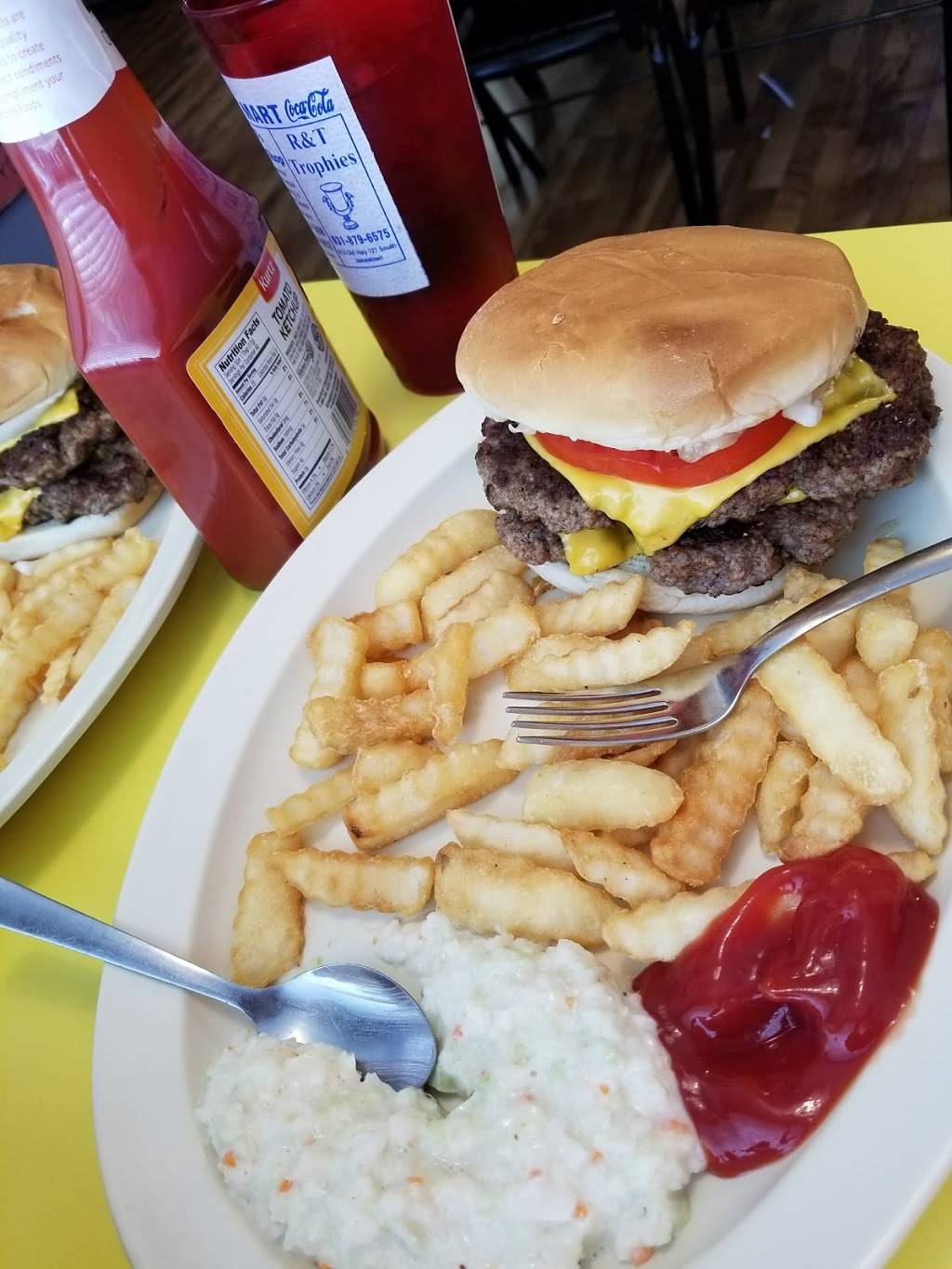 Dairy Mart | restaurant | 107 N Smith St, Jamestown, TN 38556, USA | 9318798904 OR +1 931-879-8904