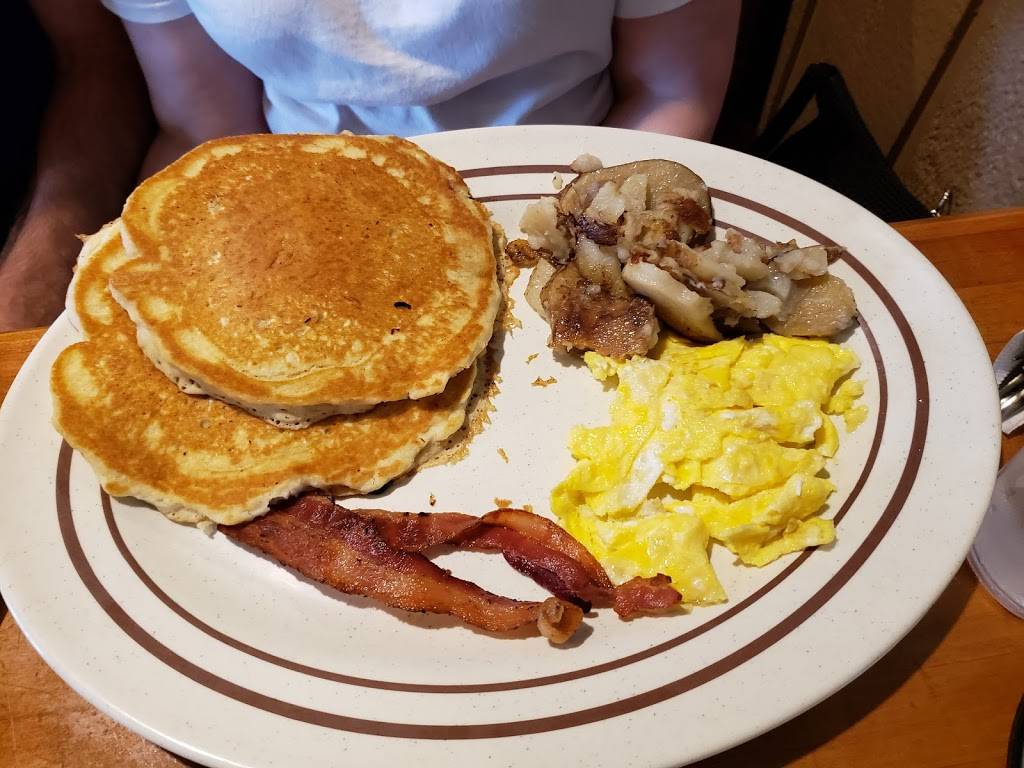 Hillbillys Cabin Restaurant | restaurant | 308 McCrary Dr, Morristown, TN 37814, USA | 4235872343 OR +1 423-587-2343