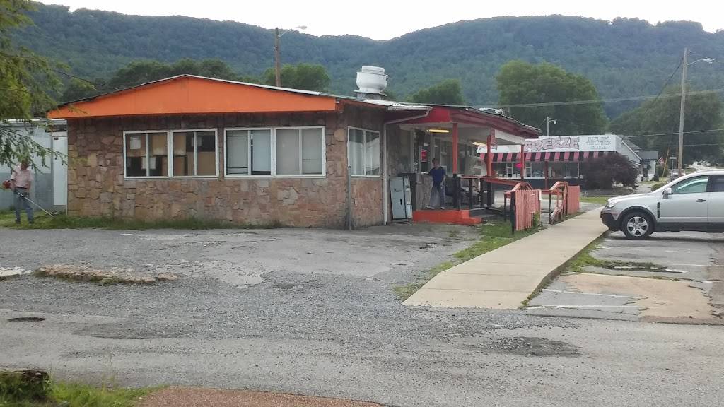 Harveys Pirate Drive-In | restaurant | 111 2nd St, South Pittsburg, TN 37380, USA | 4238377763 OR +1 423-837-7763