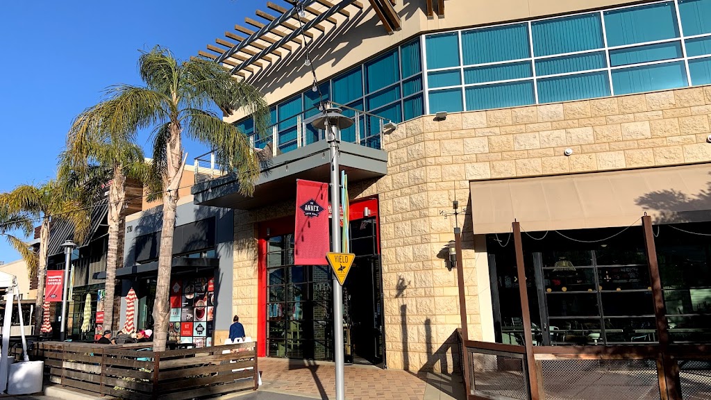 Burnin Mouth Nashville Hot Chicken | restaurant | 550 Collection Blvd #180, Oxnard, CA 93036, USA | 8054851288 OR +1 805-485-1288