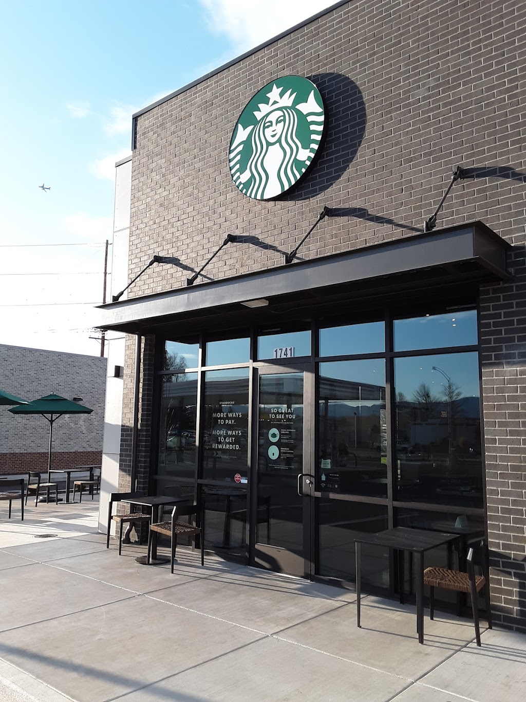 Starbucks | cafe | 1741 E McAndrews Rd, Medford, OR 97504, USA | 4586586504 OR +1 458-658-6504