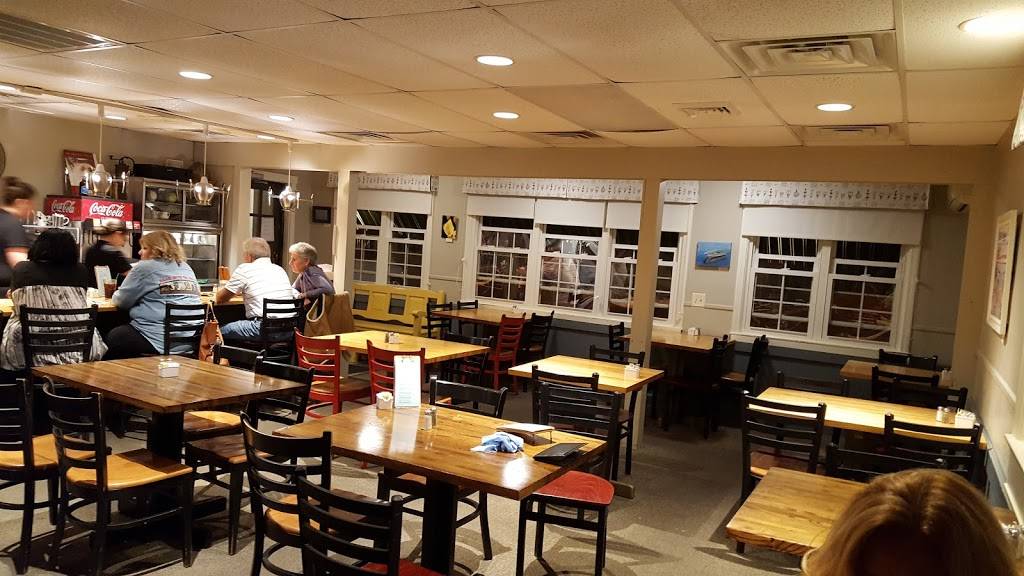 Marguerites Restaurant | restaurant | 778 Main Rd, Westport, MA 02790, USA | 5086363040 OR +1 508-636-3040