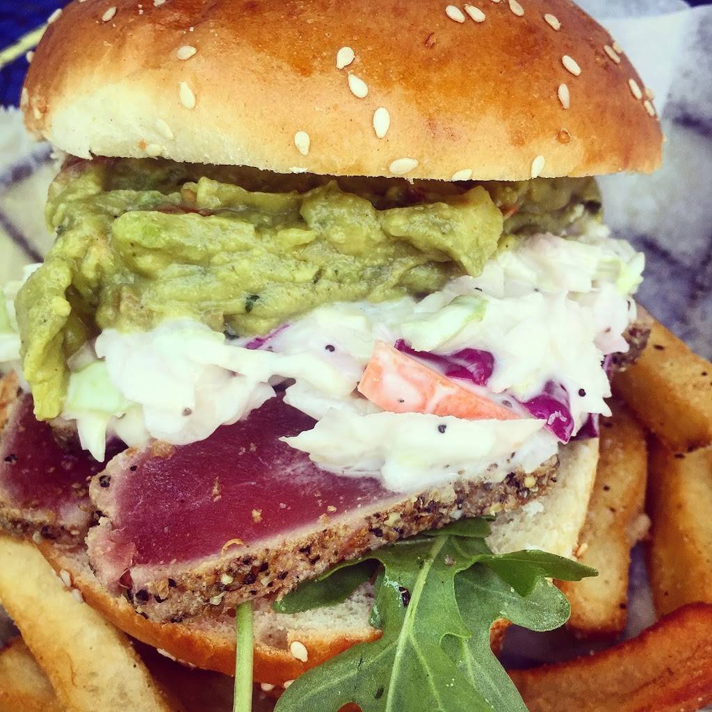 Plumbys Upstairs Burger Bar | restaurant | 140 Thames St, Newport, RI 02840, USA | 4018496334 OR +1 401-849-6334