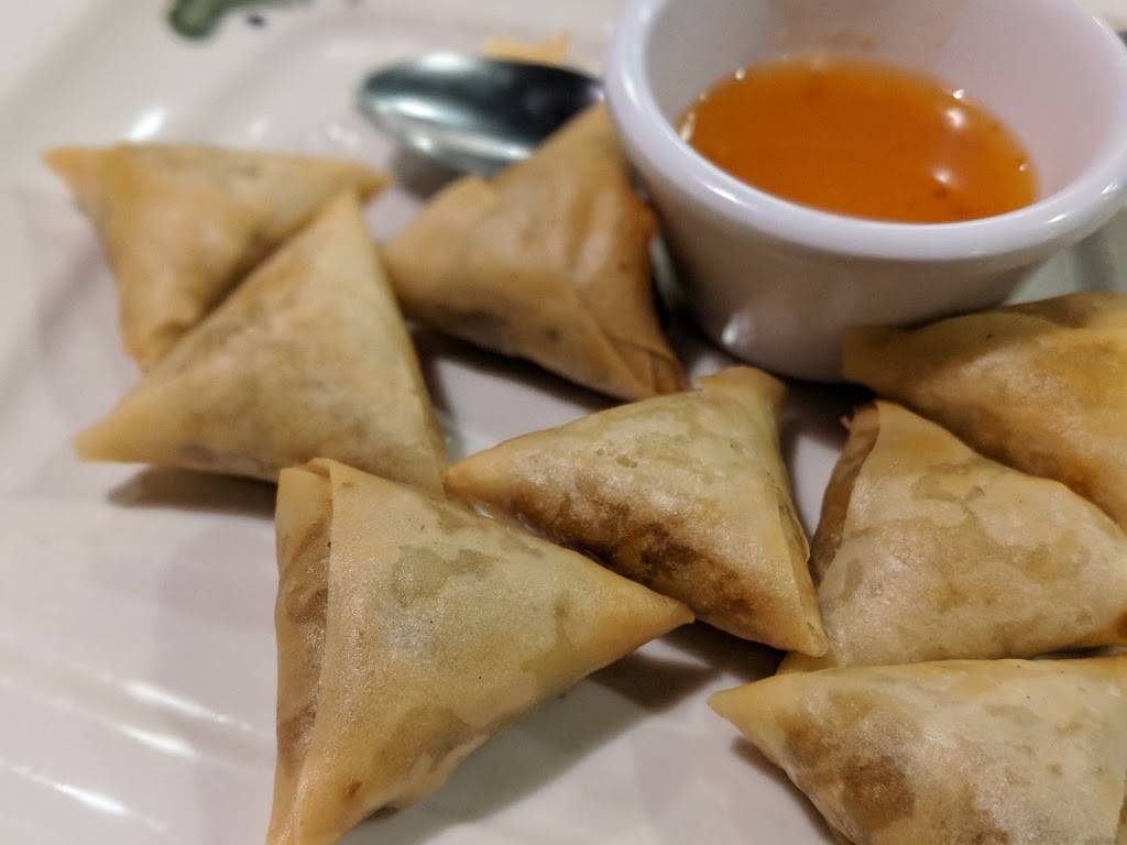 Giant of Siam | restaurant | 90 Main St, Nashua, NH 03060, USA | 6035952222 OR +1 603-595-2222