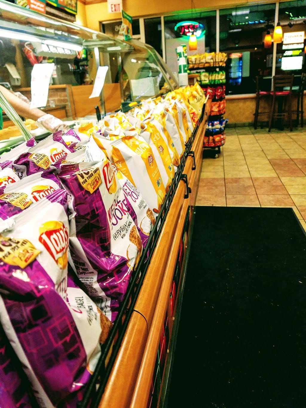 Subway Restaurants | restaurant | 2096 Miner St, Des Plaines, IL 60016, USA | 8472997827 OR +1 847-299-7827