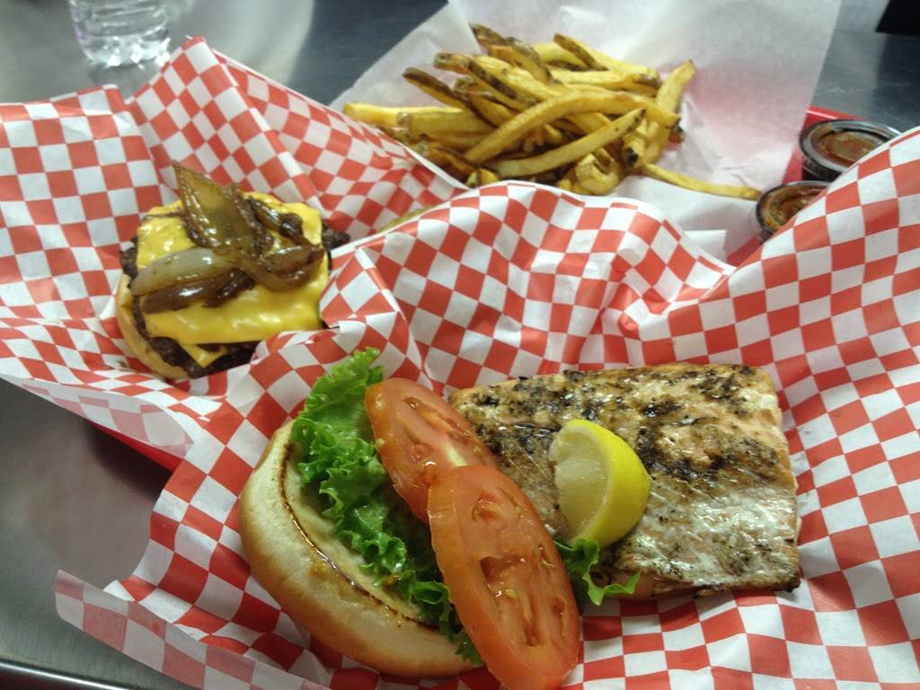 Strats | restaurant | 231 North Ave, Villa Park, IL 60181, USA | 6308320435 OR +1 630-832-0435