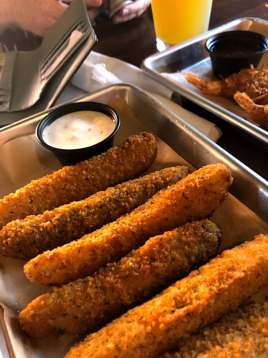 Hemingways Bar & Grill | restaurant | 29 W Park Square, Marietta, GA 30060, USA | 7704275445 OR +1 770-427-5445