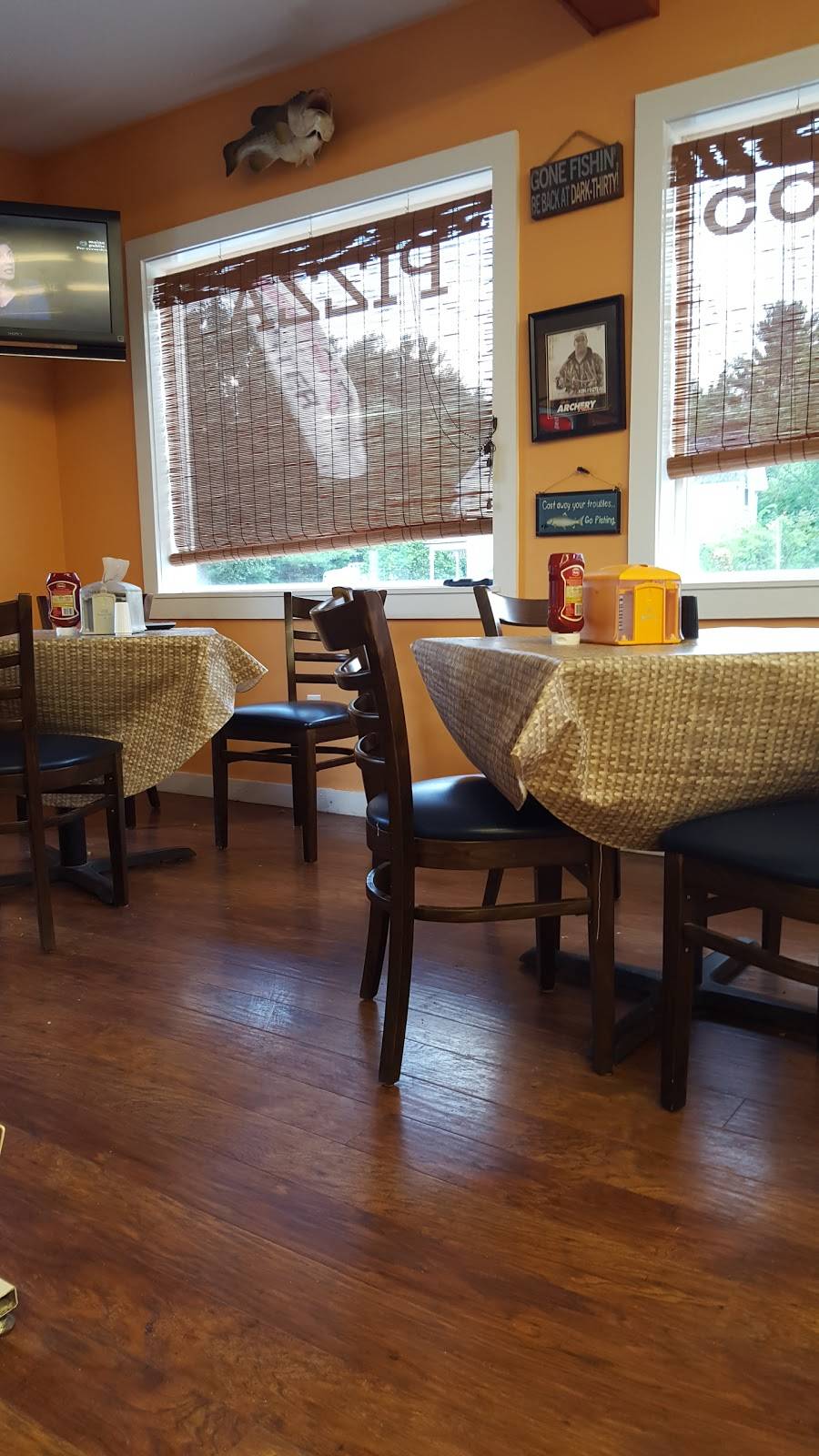 Fryes Store | restaurant | 1642 E Main St, Center Conway, NH 03813, USA | 6034472955 OR +1 603-447-2955