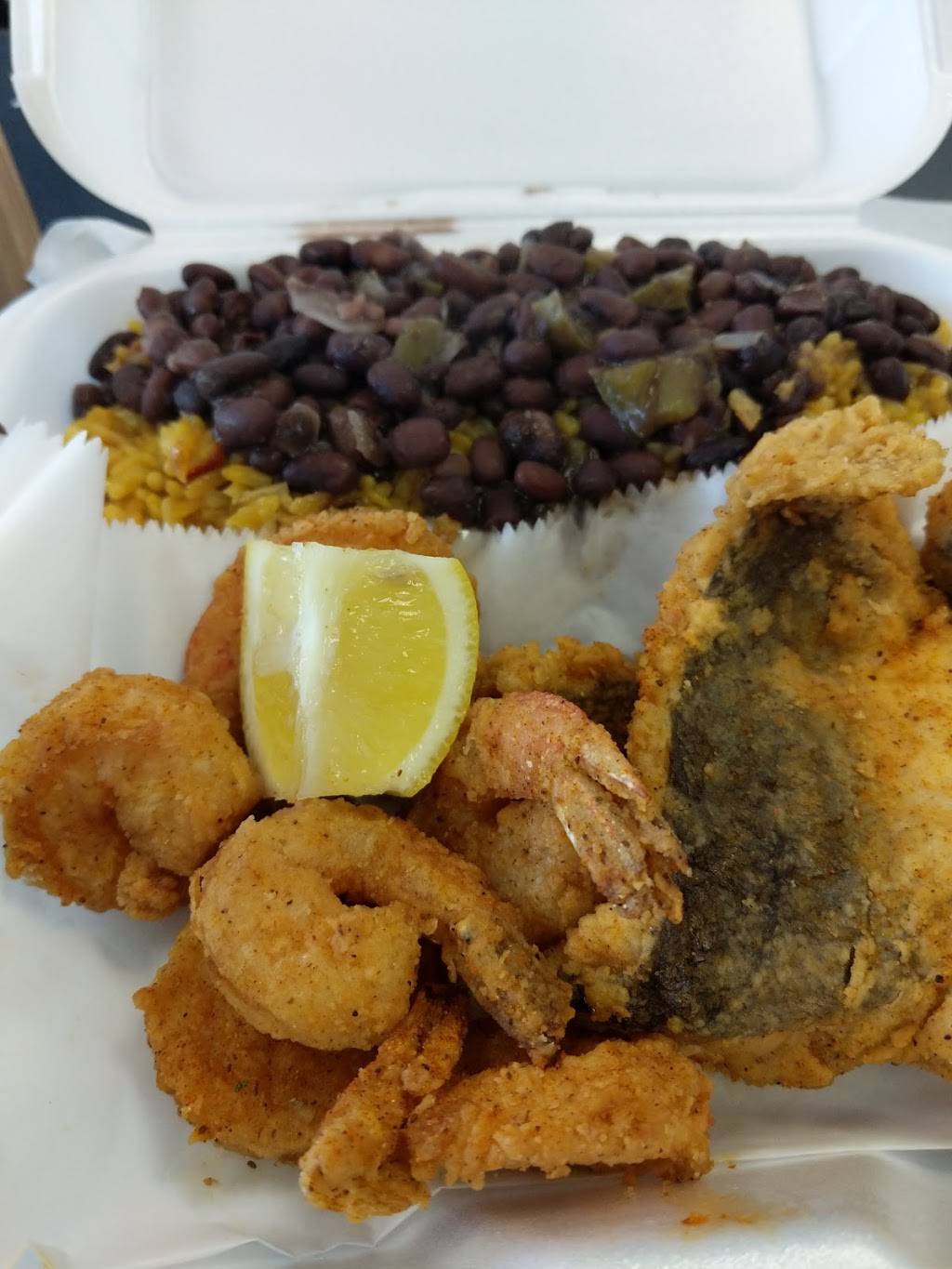 Denos Subs & Seafood | restaurant | 113 E Blackstock Rd, Spartanburg, SC 29301, USA | 8647075077 OR +1 864-707-5077