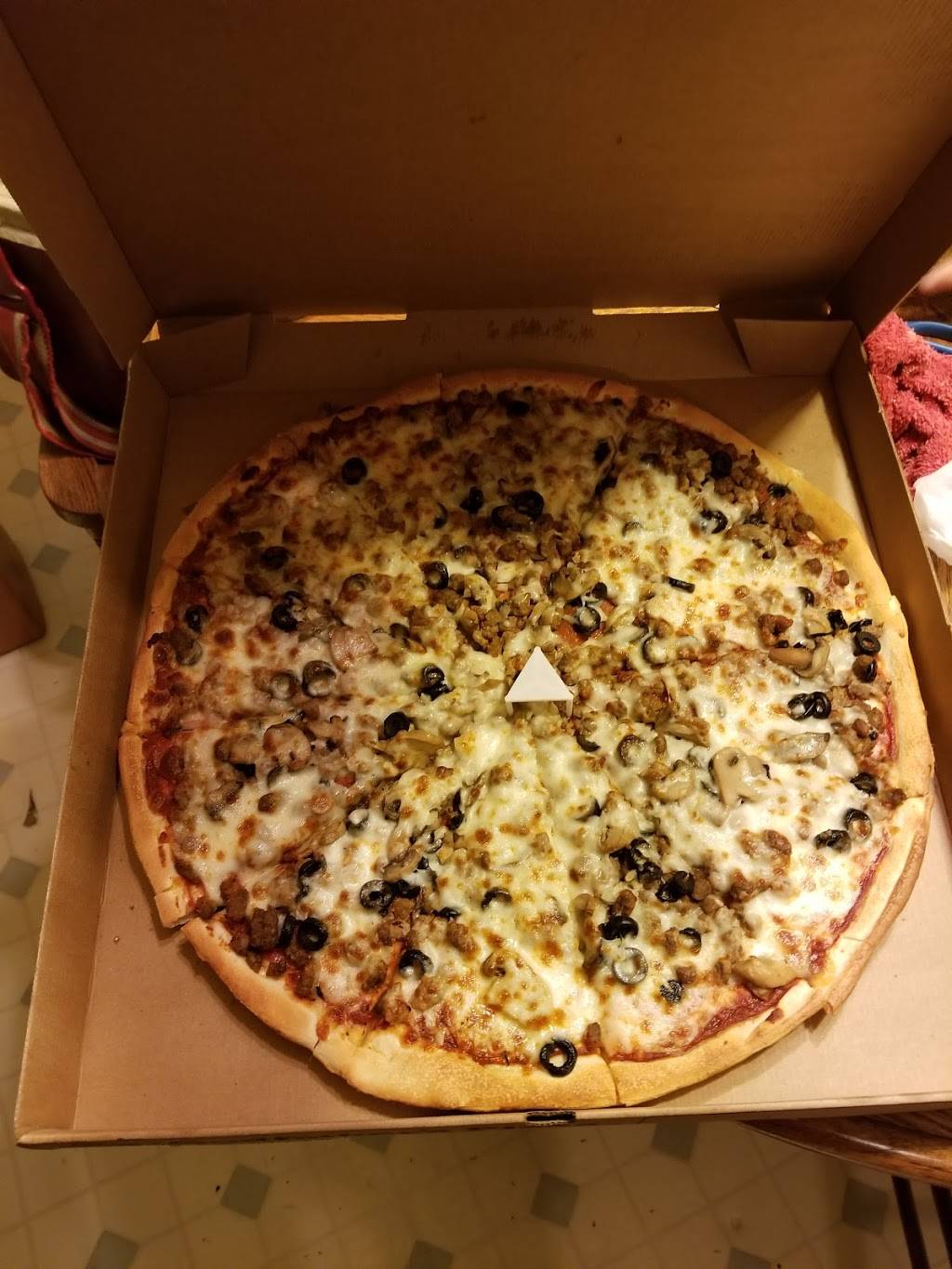 Godfathers Pizza | meal delivery | 791 N Westwood Blvd, Poplar Bluff, MO 63901, USA | 5736861420 OR +1 573-686-1420