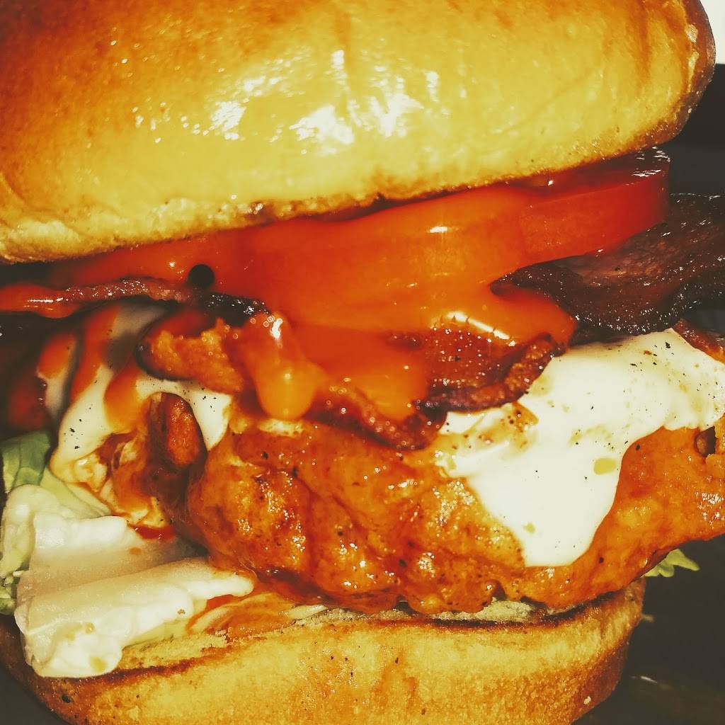 The Chicken Spot | restaurant | 204 W 10th St, Wilmington, DE 19801, USA | 3023582381 OR +1 302-358-2381