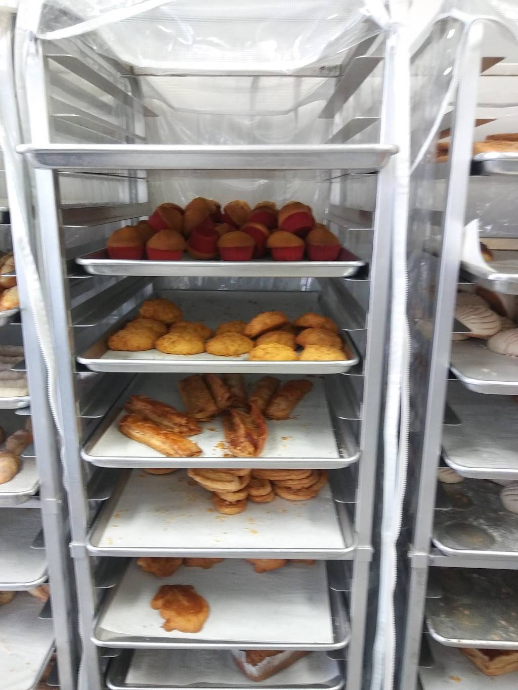 Panaderia La Pequeña | bakery | 888 W Lincoln Ave, Anaheim, CA 92805, USA | 7148178254 OR +1 714-817-8254