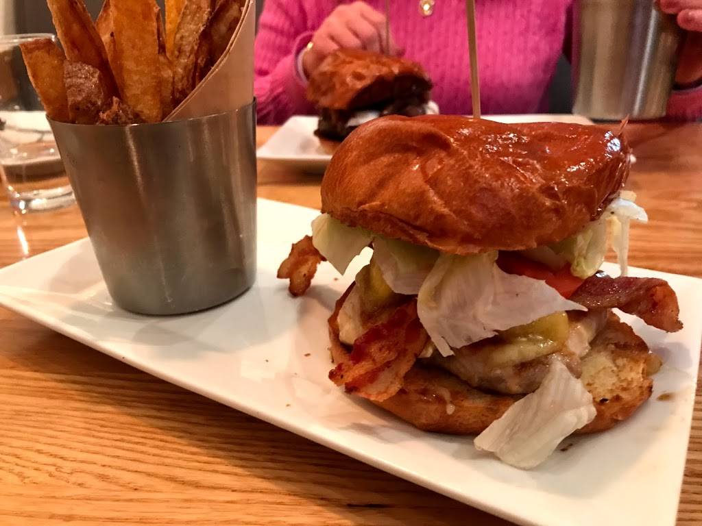 Corner Burger | restaurant | 12130 E Lynchburg Salem Turnpike Unit #3, Forest, VA 24551, USA | 4346162770 OR +1 434-616-2770