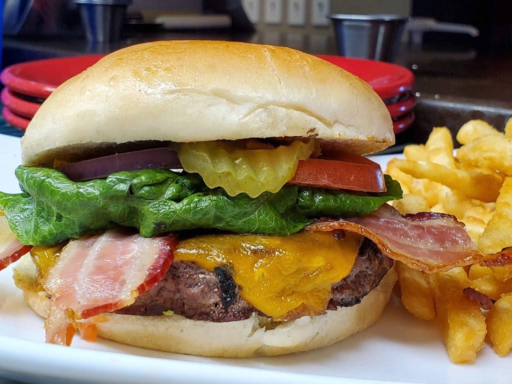 Fire Barn Sports Bar & Grill | restaurant | 2523 River Rd Dr, Waterloo, NE 68069, USA | 4029323600 OR +1 402-932-3600