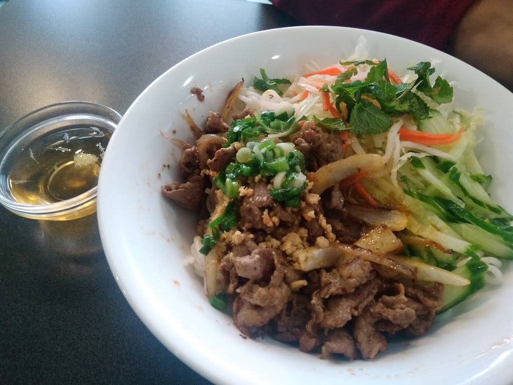 Pho Dau Bo Restaurant | restaurant | 1125 Dundas St E, Mississauga, ON L4Y 2C3, Canada | 9052819878 OR +1 905-281-9878
