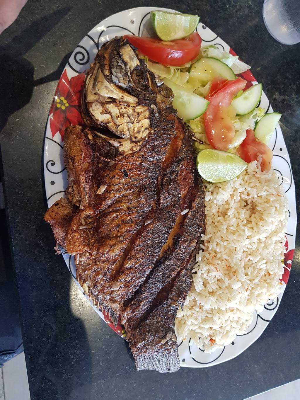 100% SALVADOREÑO Restaurant & Take out | restaurant | 612 Trethewey Dr, Toronto, ON M6M 4C3, Canada | 4162490305 OR +1 416-249-0305