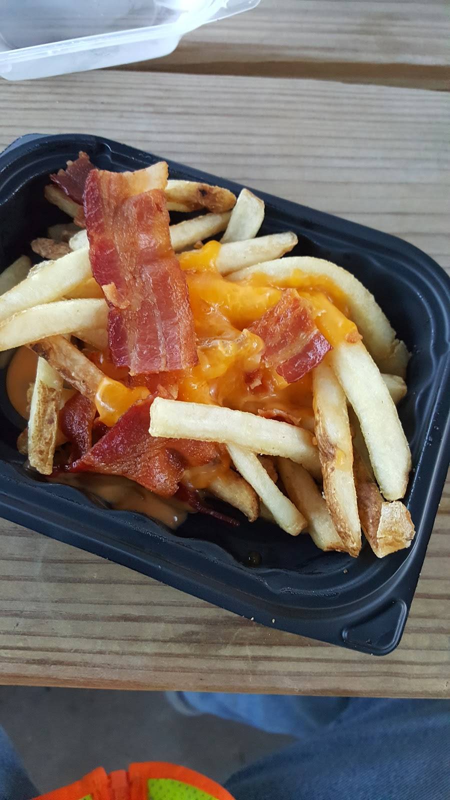 Wendys | restaurant | 111 NW West White Rd, San Antonio, TX 78219, USA | 2103332531 OR +1 210-333-2531