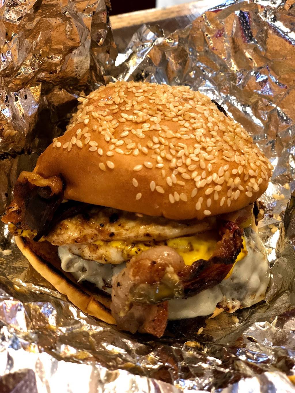 Buddys Burgers | restaurant | 170 E Main St, Newark, DE 19711, USA | 3025337363 OR +1 302-533-7363