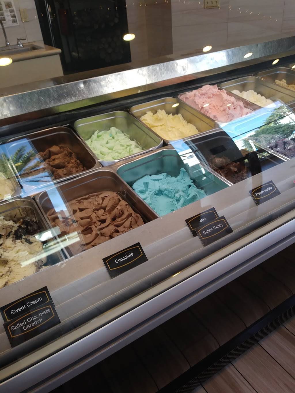 Cold Stone Creamery | bakery | 25 Aquarium Way # A2-2, Long Beach, CA 90802, USA | 5626282343 OR +1 562-628-2343