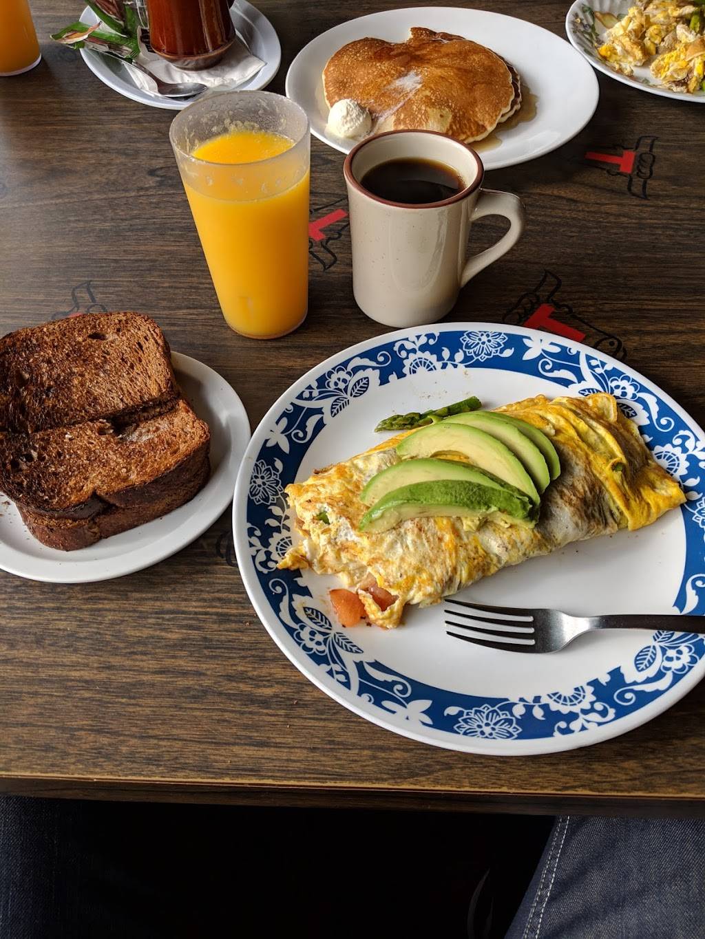 Garretts Old Fashioned Restaurant | restaurant | 2001 State St, Santa Barbara, CA 93105, USA | 8055690400 OR +1 805-569-0400