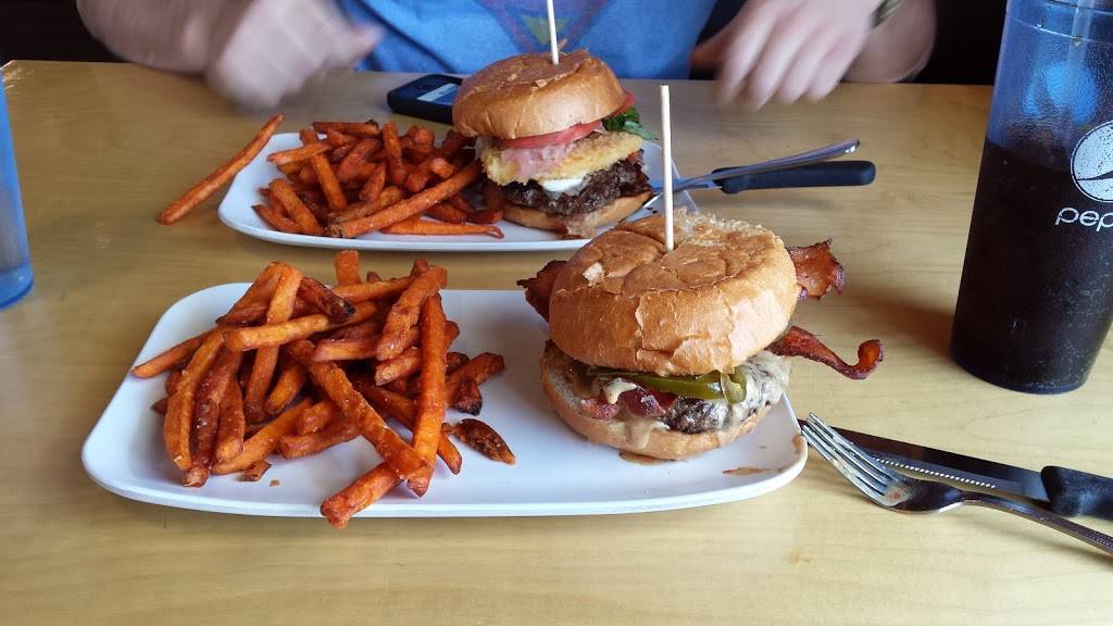 Crave Real Burgers- Colorado Springs | restaurant | 7465 N Academy Blvd, Colorado Springs, CO 80920, USA | 7192647919 OR +1 719-264-7919